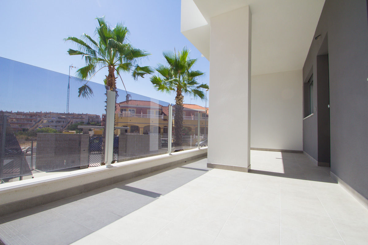 Newly built apartments for sale in a small residential complex in Villamartin.