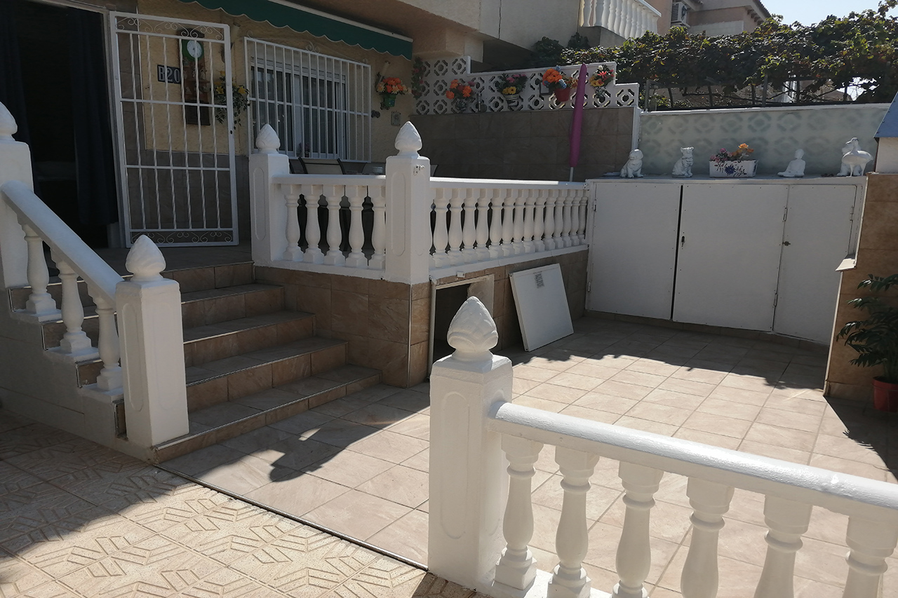 Spacious townhouse for sale in a residential area in Torrevieja.