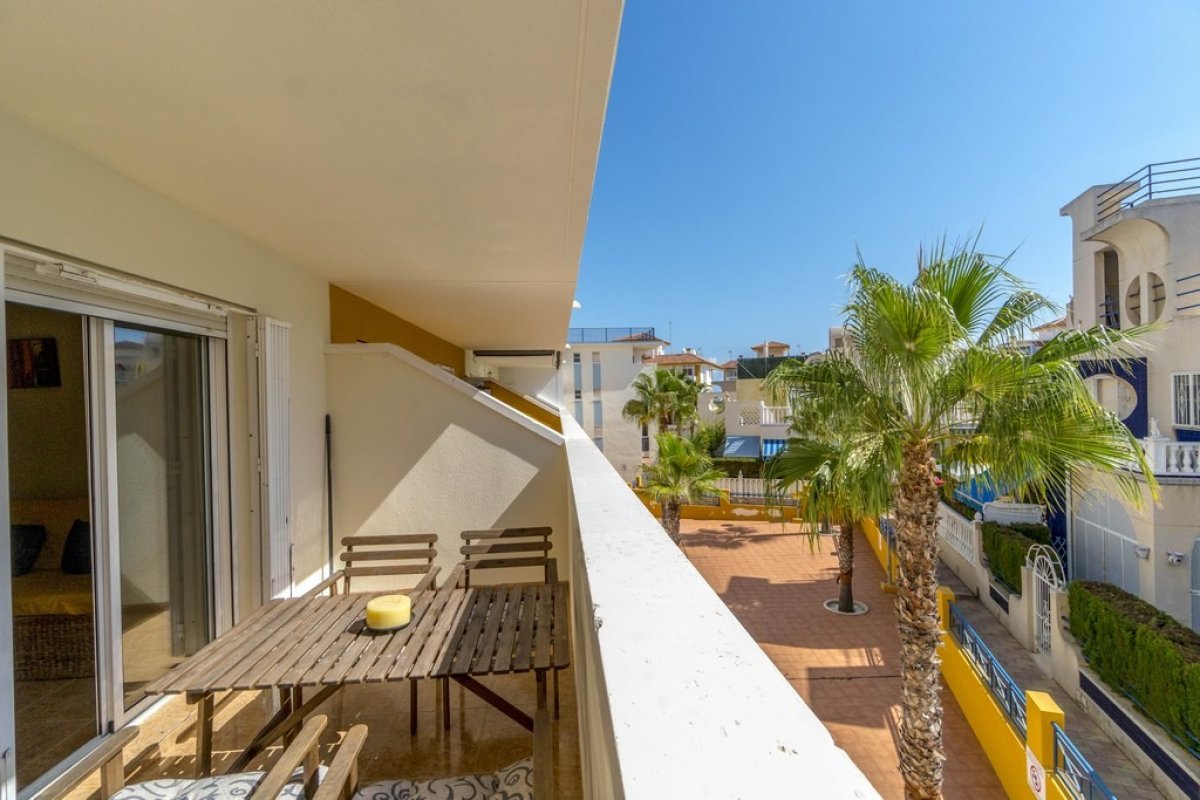VERKOCHT! Mooi vakantie appartement te koop op wandelafstand naar het strand van La Mata, Torrevieja.