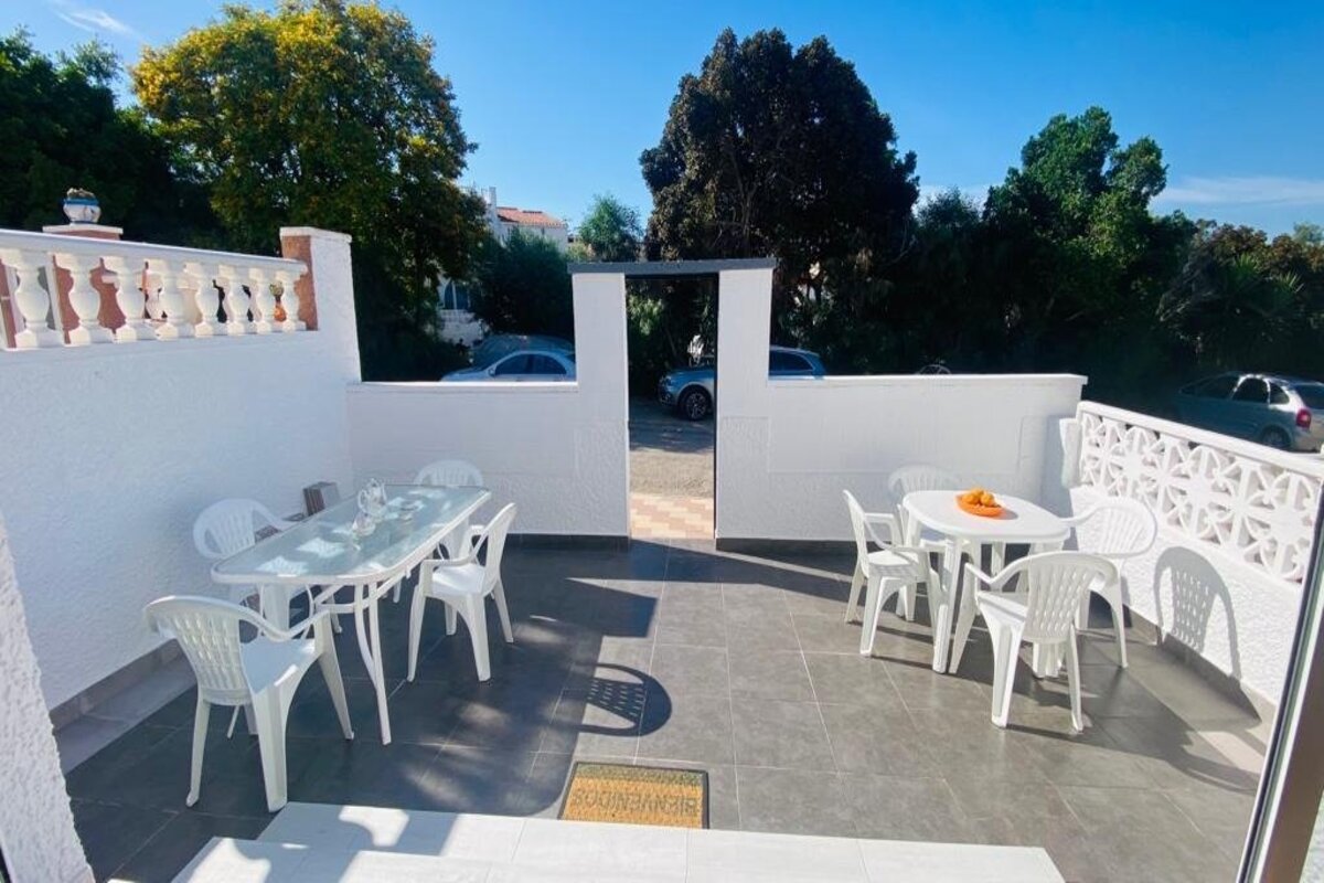 Fully renovated bungalow for sale without neighbors above in a beautiful suburb of Torrevieja.