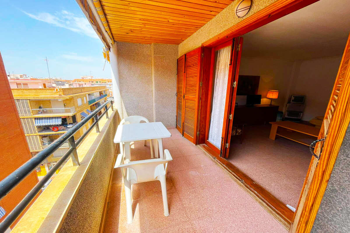 Apartment for sale 100m from Acequión beach in Torrevieja.