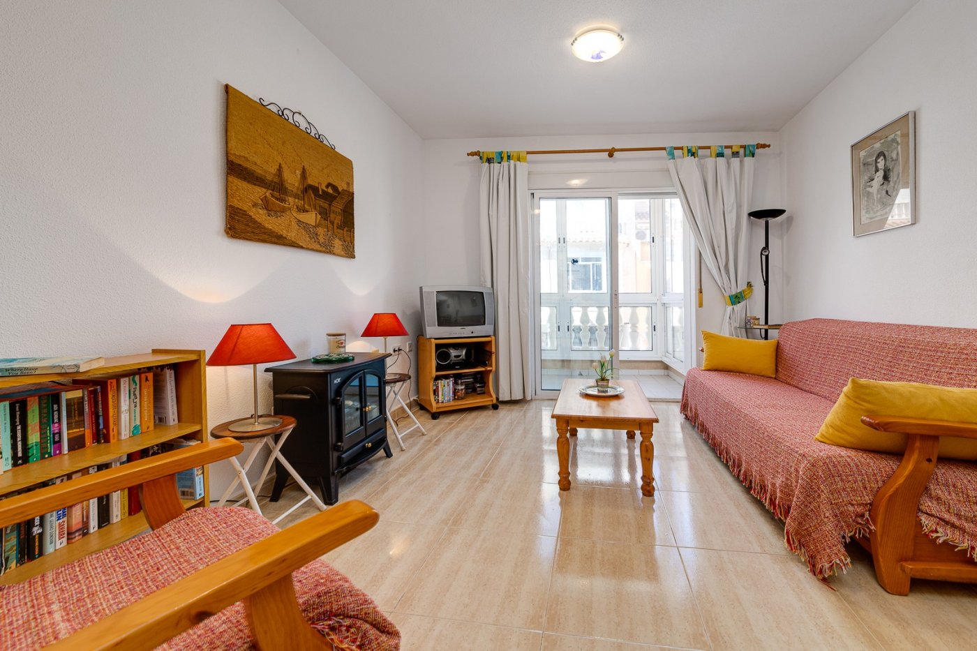 Appartement te koop op amper 600m van het strand Los Locos in Torrevieja.