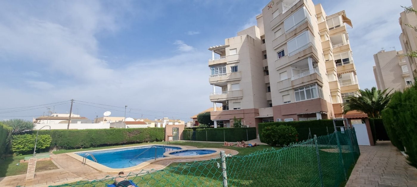 VERKOCHT! Appartement te koop met gemeenschappelijk zwembad in Torrevieja.