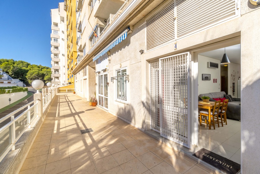 Gelijkvloers modern appartement te koop in Altos de Campoamor op Orihuela Costa.