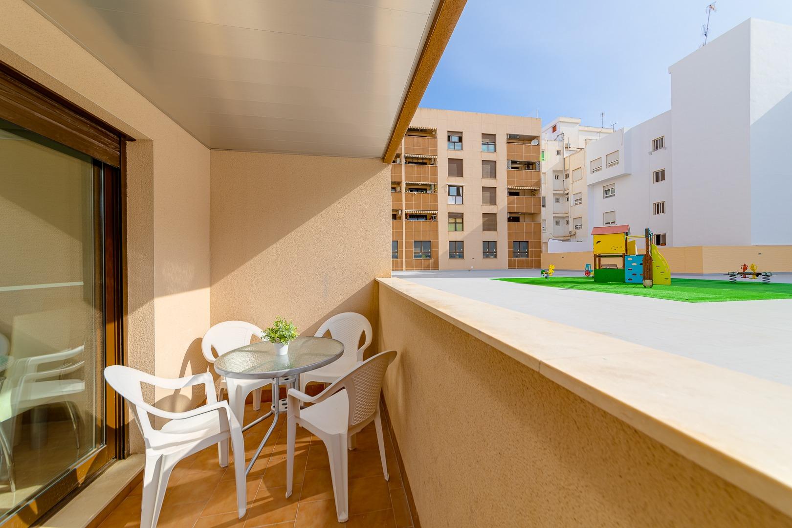 Appartement te koop in het centrum van Torrevieja bij de stranden en de promenade.