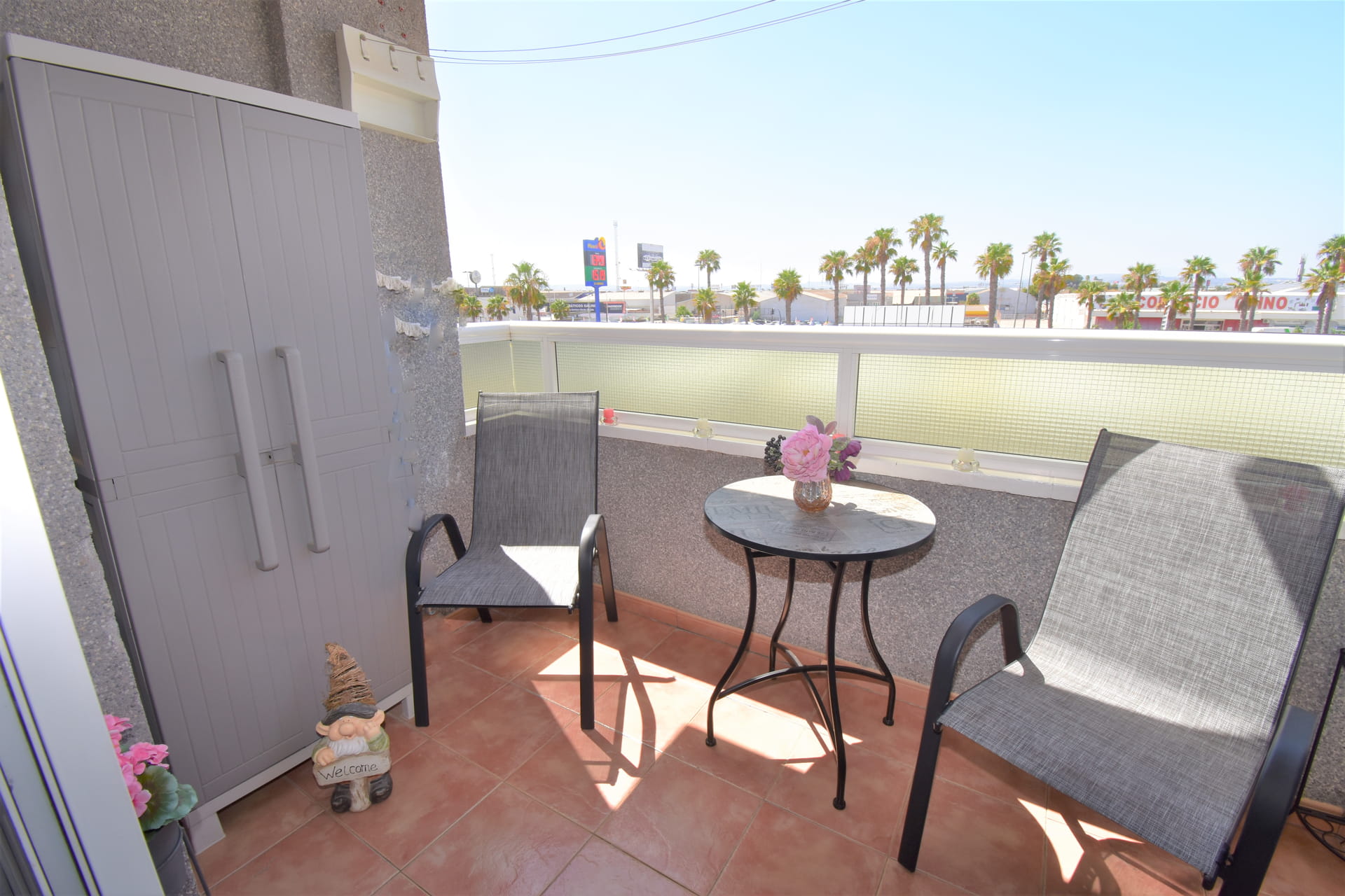 Holiday apartment for sale with communal pool in Nueva Torrevieja.
