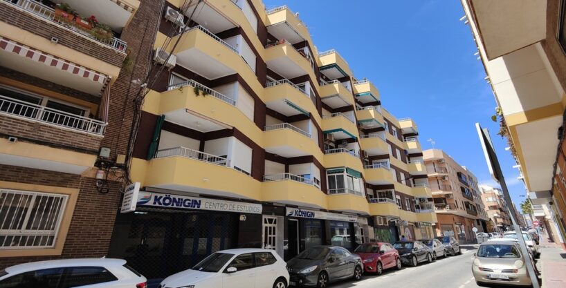 Penthouse te koop in het centrum van Torrevieja bij de stranden en de promenade.