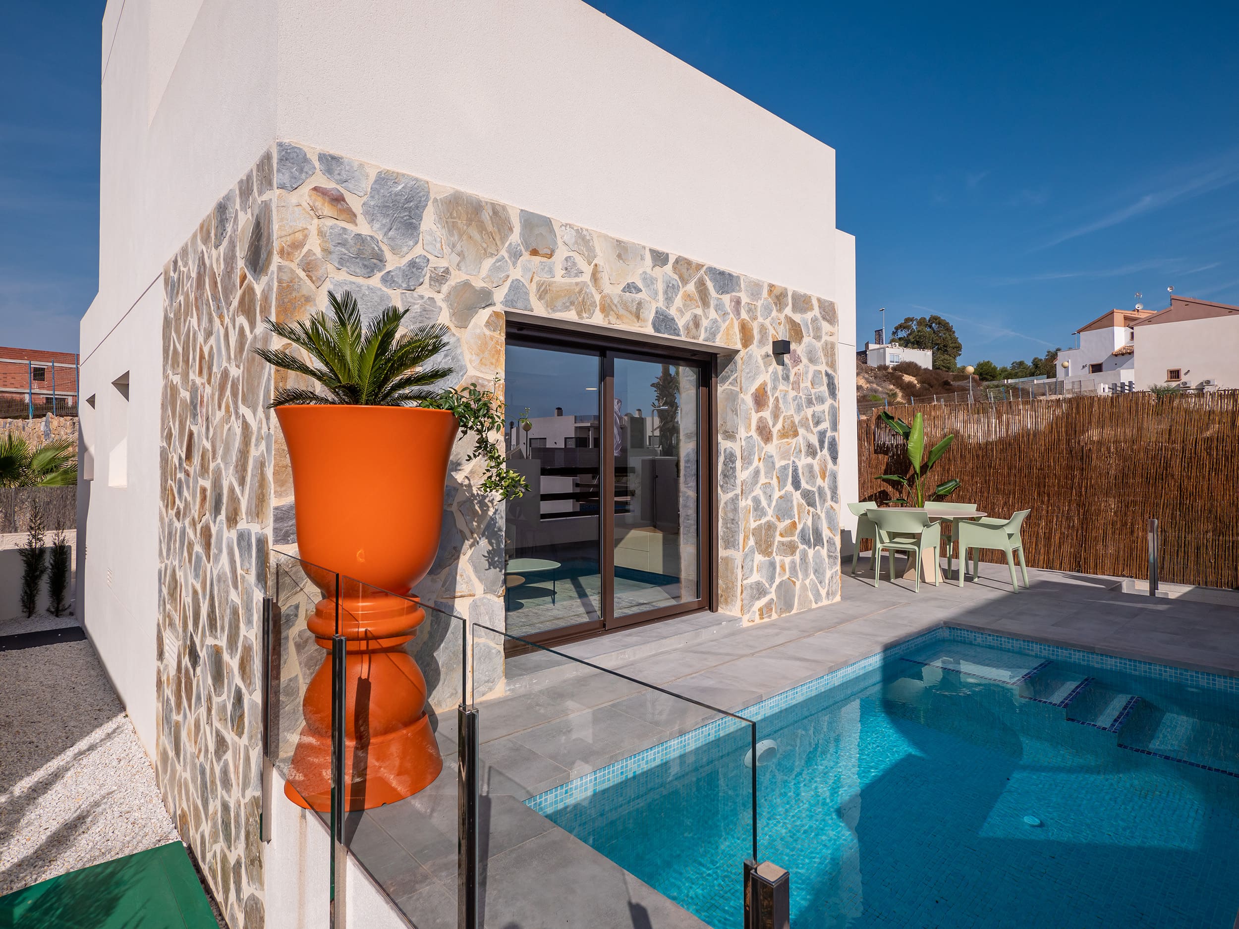 Nieuwbouw hedendaagse villa’s te koop met privé zwembad in Villamartin.