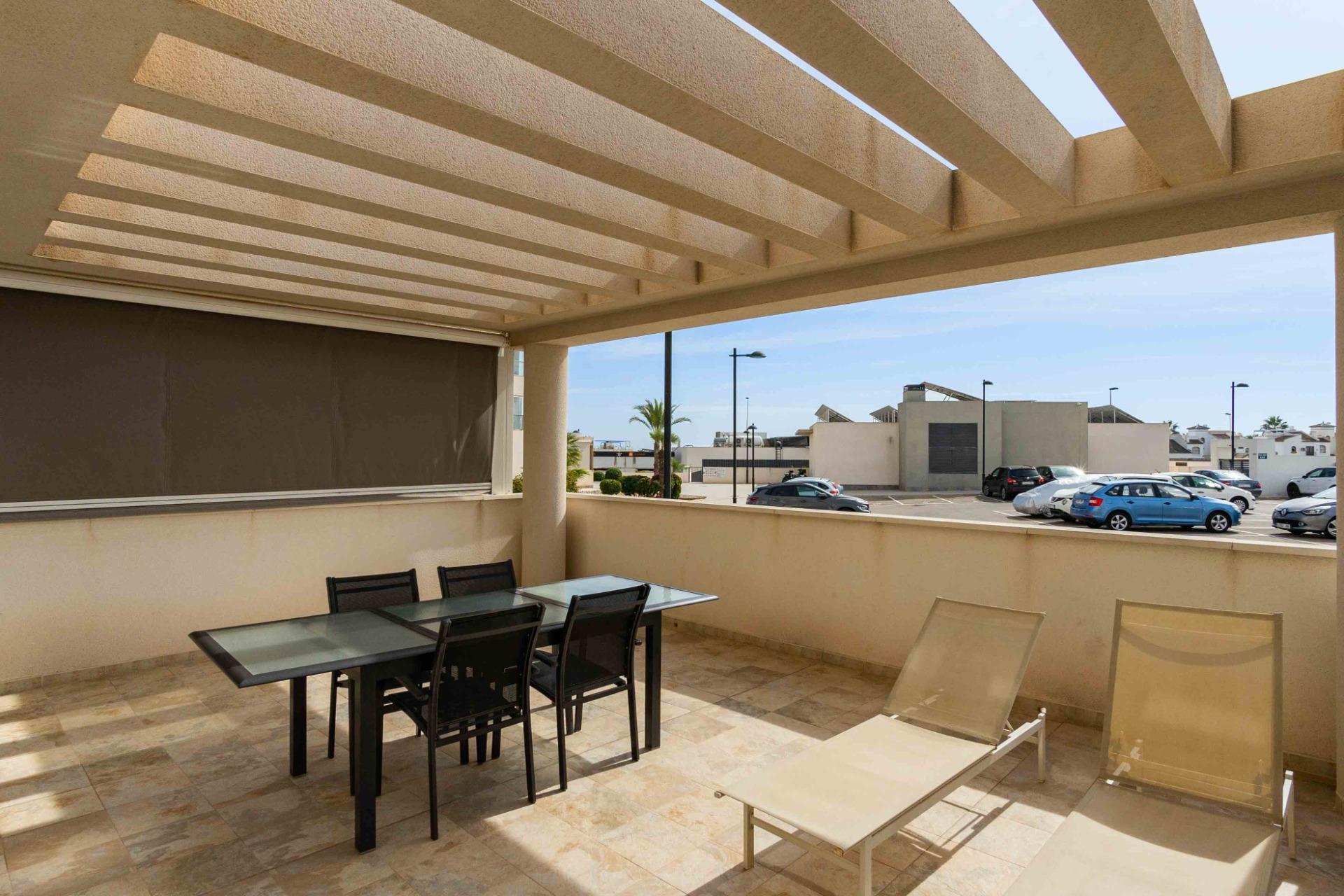 Zuid gericht appartement te koop in een mooi residentieel complex in Villamartin, Los Dolses op Orihuela Costa.