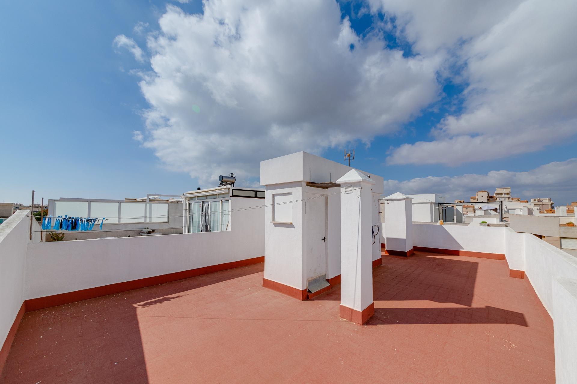 Penthouse with roof terrace for sale near Los Locos beach and promenade in Torrevieja.