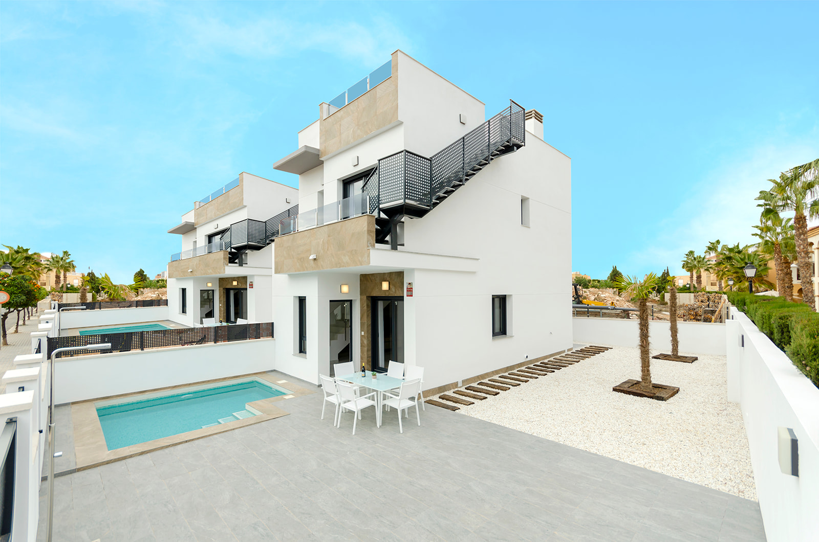 Nieuwbouw villa’s te koop in een residentiële zone bij de zoutmeren in Torrevieja.