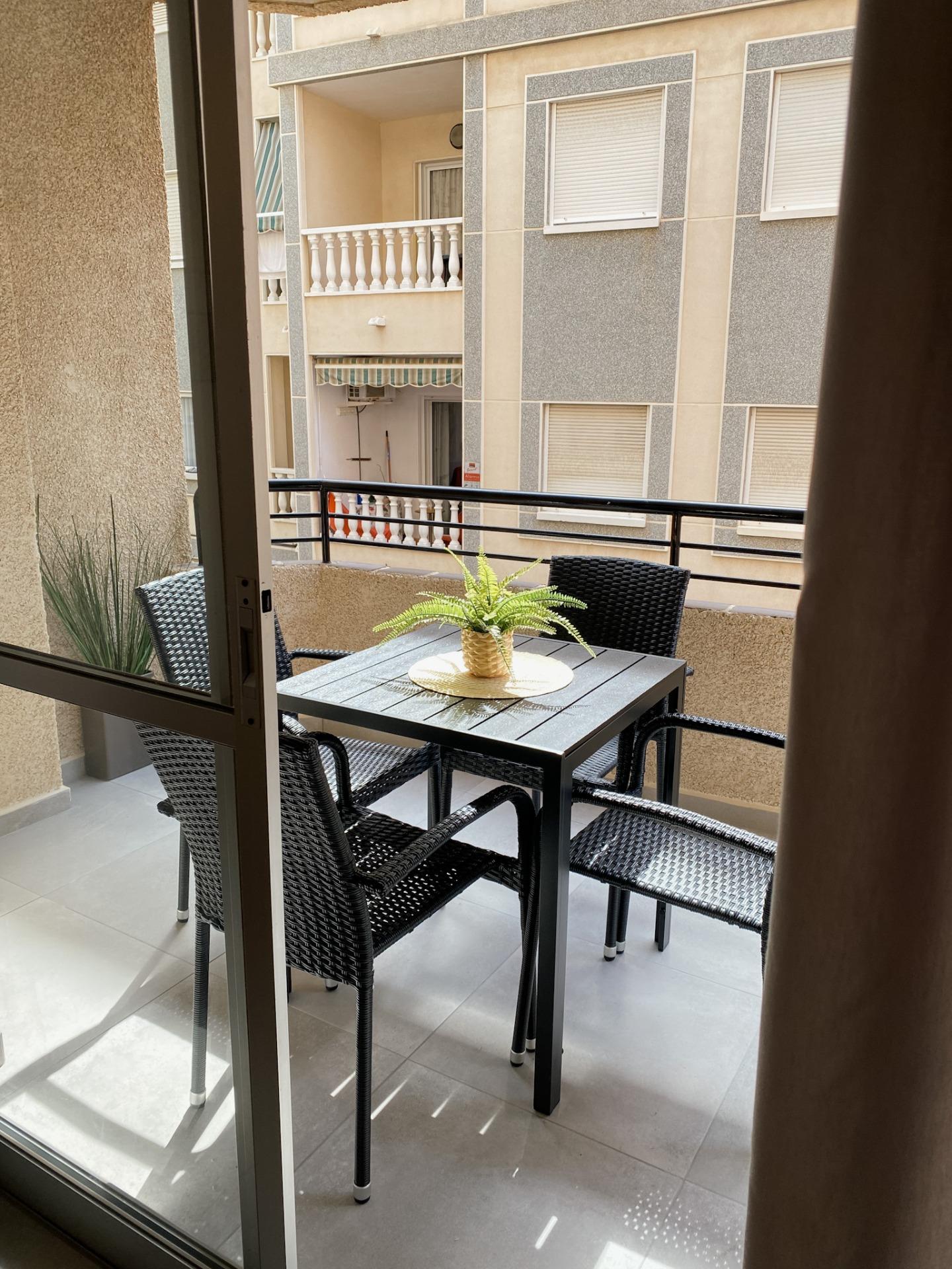 Renovated apartment for sale 200 meters from Los Locos beach in Torrevieja.
