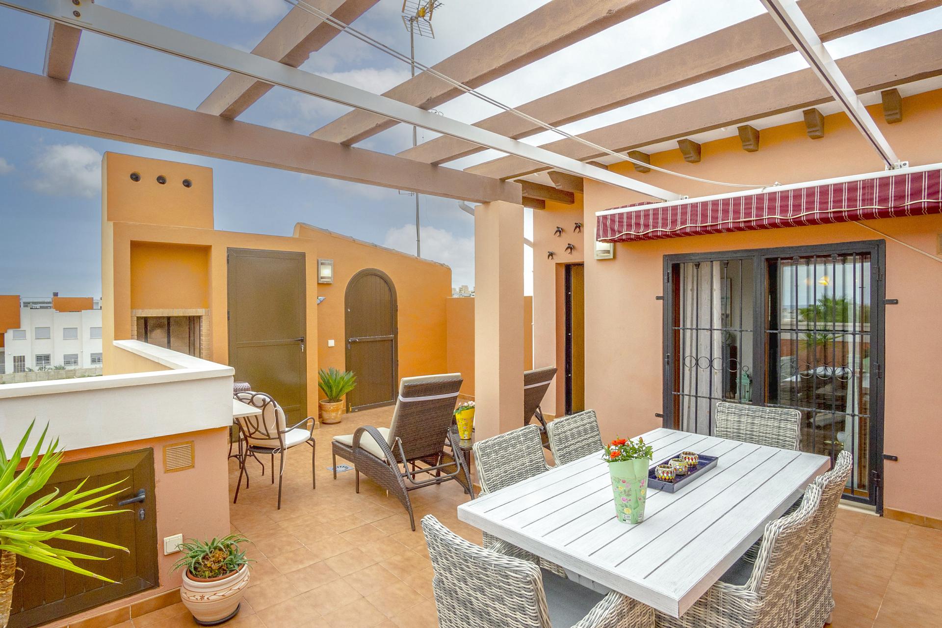 Mediterrane penthouse te koop in Res. Altos del Sol, één van de beste woonwijken van Torrevieja.