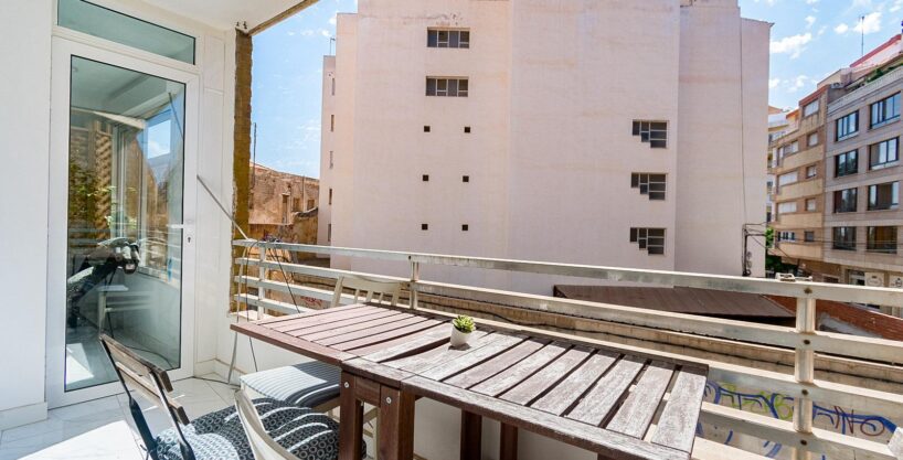 SOLD! Renovated apartment for sale in the heart of Torrevieja.