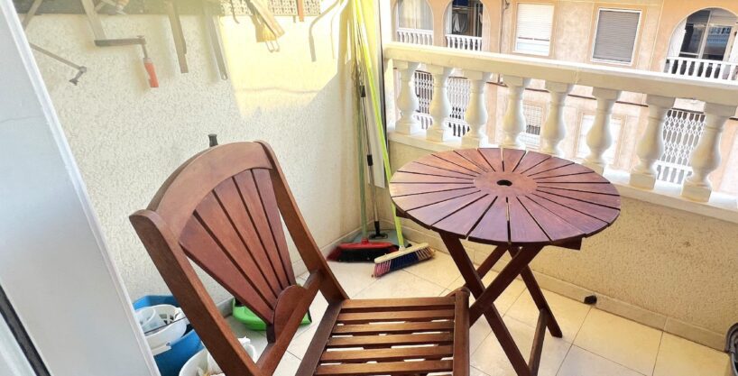 Vakantie appartement te koop op 550m van het strand Los Locos en de promenade in Torrevieja.
