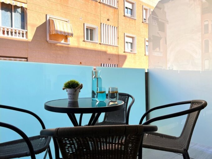 Modern appartement te koop met zwembad bij het strand Del Cura in Torrevieja.